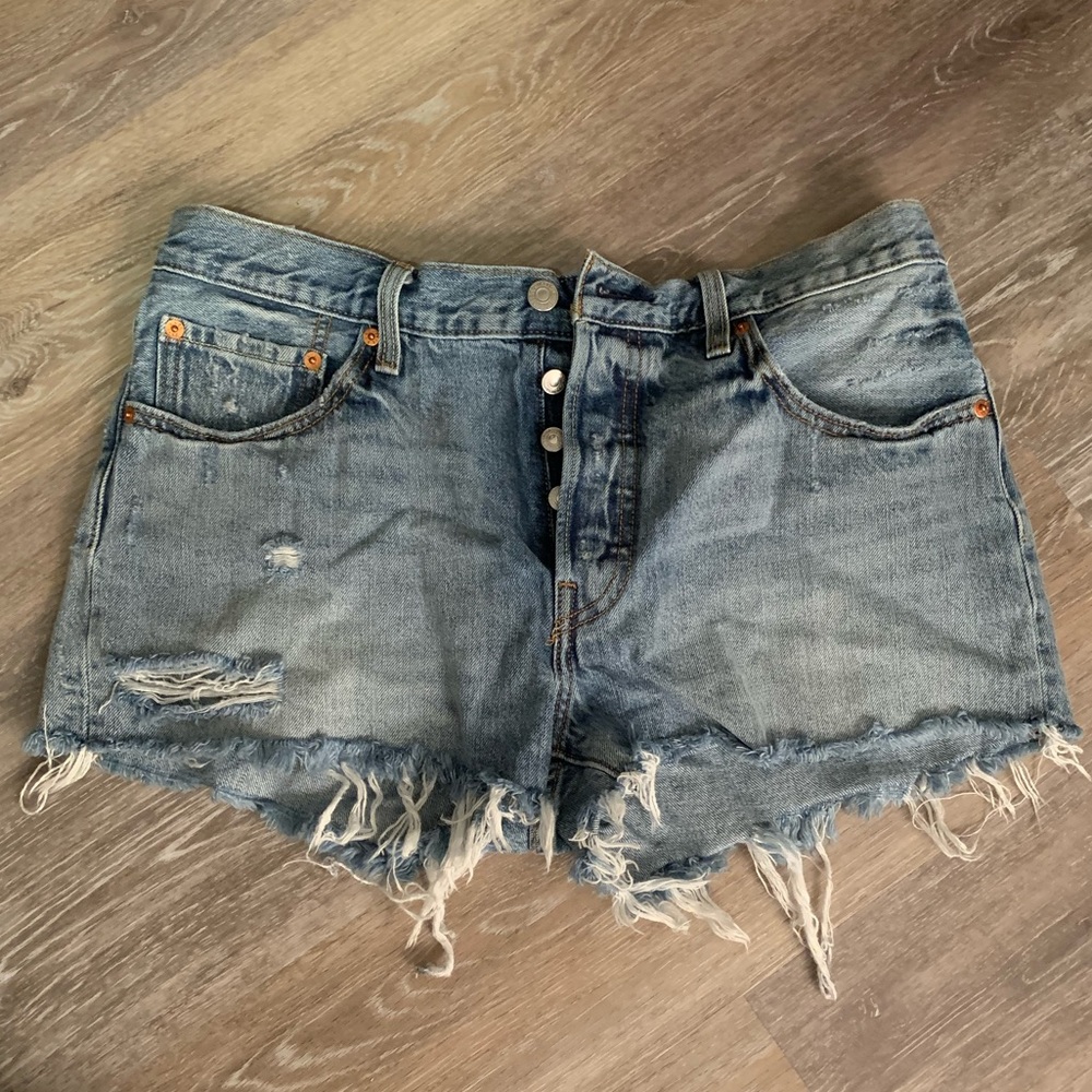 Levi’s 501 cutoff shorts